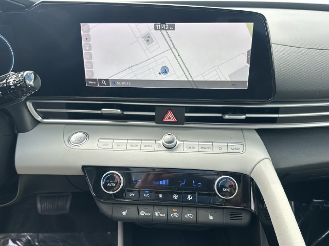 Certified 2024 Hyundai Elantra Limited FWD image 20
