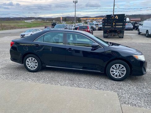 Used 2013 Toyota Camry LE image 2