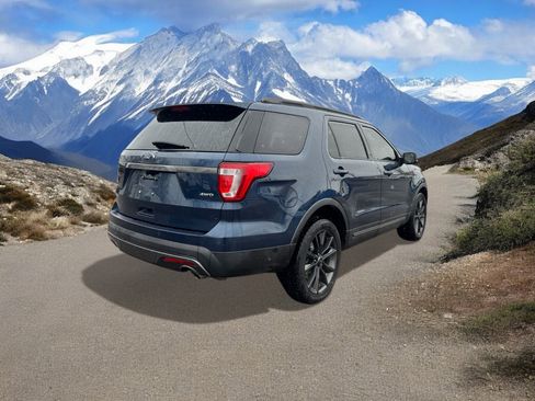 Used 2017 Ford Explorer XLT w/ Equipment Group 202A image 5