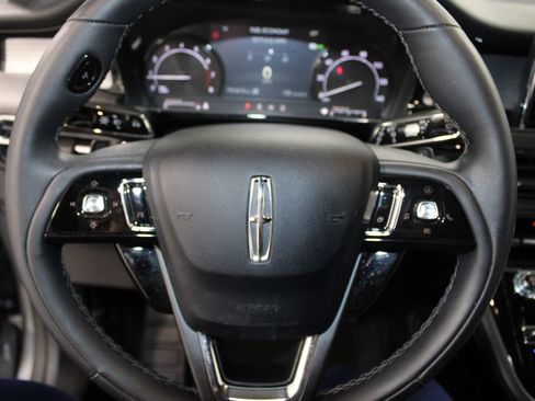 Used 2022 Lincoln Corsair Standard w/ Equipment Group 101A image 36