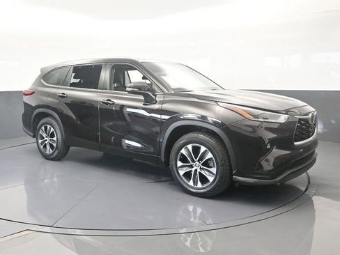 Used 2021 Toyota Highlander XLE image 8