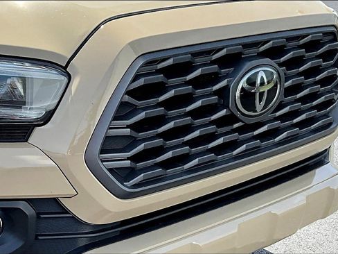 Used 2020 Toyota Tacoma TRD Sport w/ Technology Package image 31