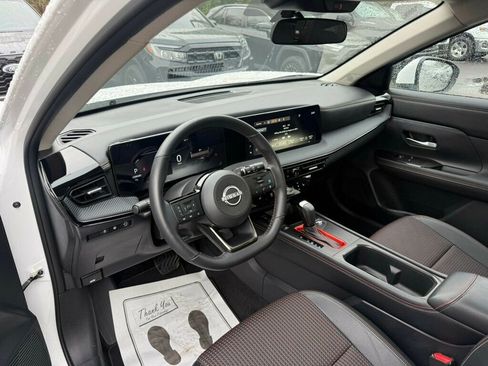 Used 2025 Nissan Kicks SR w/ SR Premium Package image 3