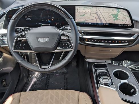 Certified 2024 Cadillac Lyriq Luxury w/ Nappa Leather Package AWD/4WD image 17