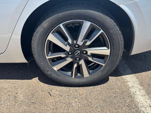 Used 2025 Nissan Versa SV FWD image 28