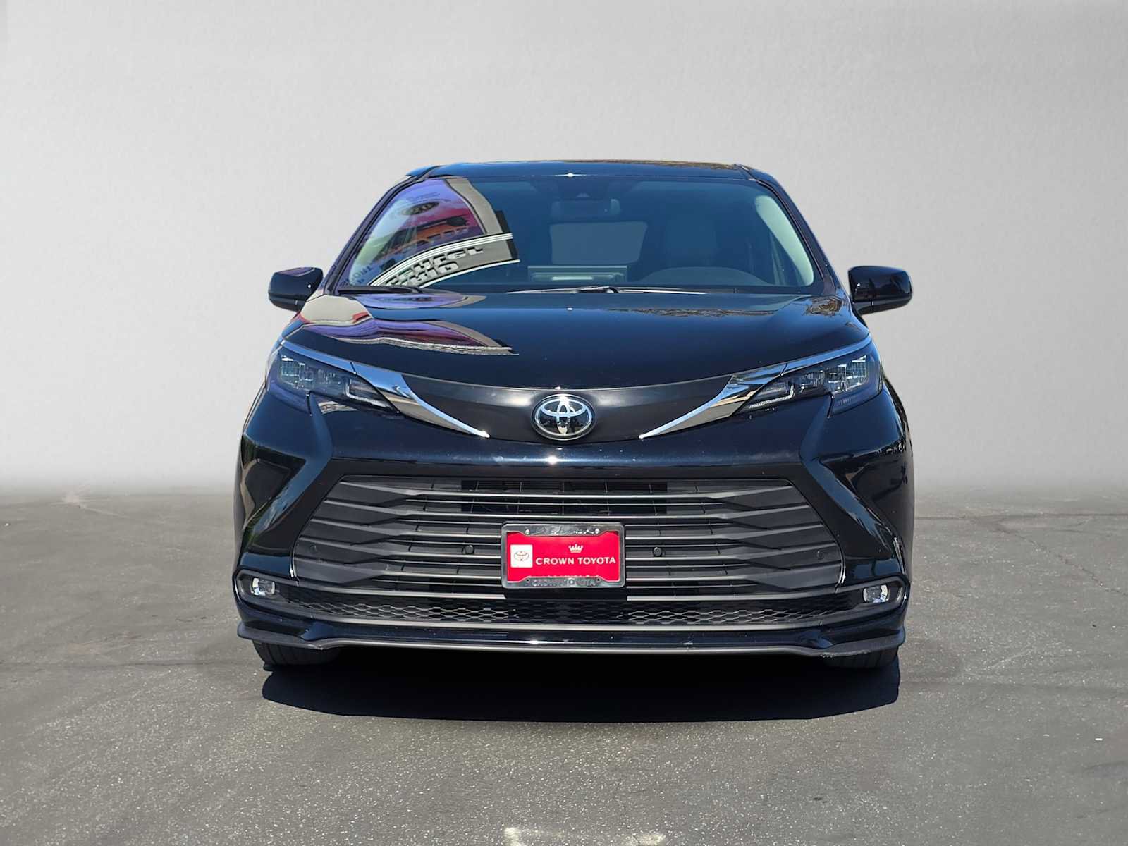 Used 2026 Toyota Sienna XLE FWD image 8