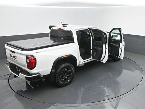 Used 2025 GMC Canyon Elevation image 24