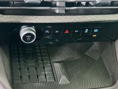 Used 2025 Ford Explorer Platinum w/ LUX Leather Package image 24