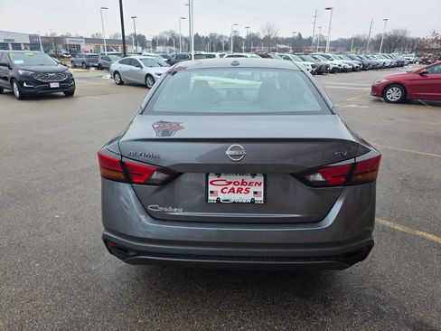 Used 2024 Nissan Altima 2.5 SV image 4