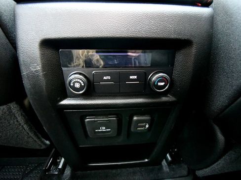 Used 2023 Chevrolet Traverse RS AWD/4WD image 18