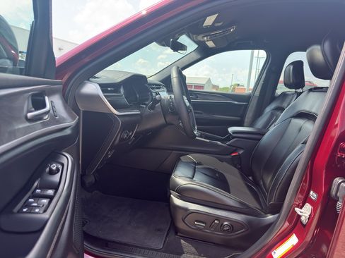 Used 2025 Jeep Grand Cherokee Limited AWD/4WD image 11