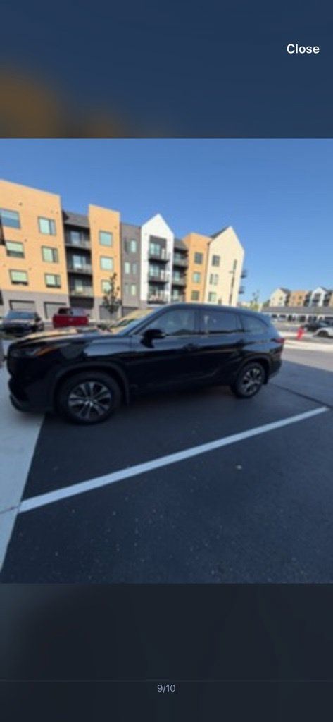 Used 2020 Toyota Highlander XLE AWD/4WD image 2