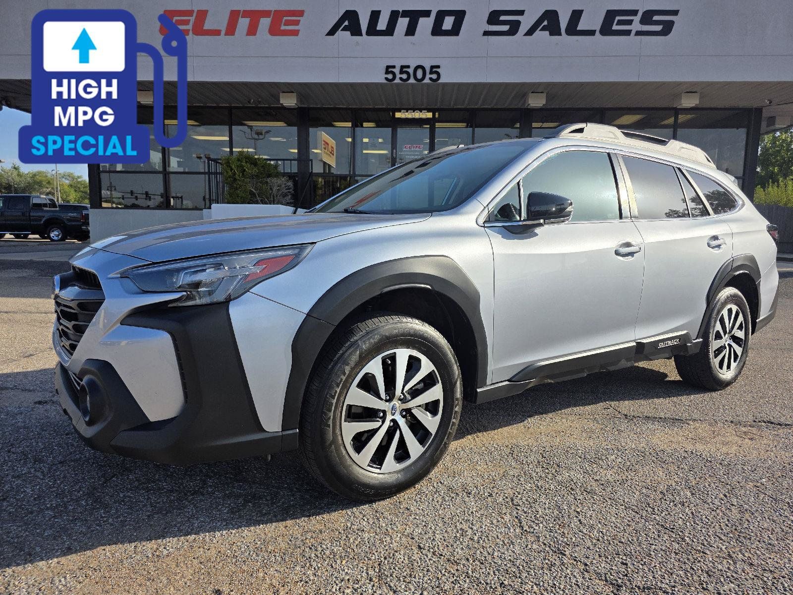 Used 2023 Subaru Outback Premium AWD/4WD image 1