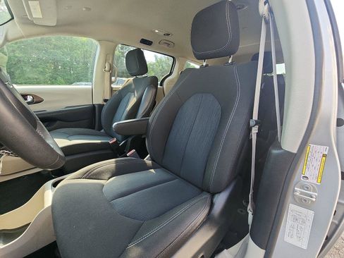 Used 2023 Chrysler Voyager LX FWD image 18