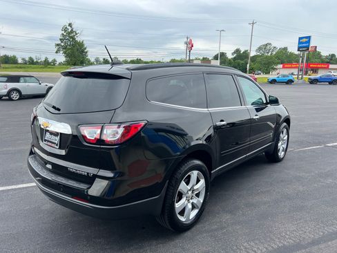 Used 2016 Chevrolet Traverse LT w/ Style and Technology Package FWD image 4