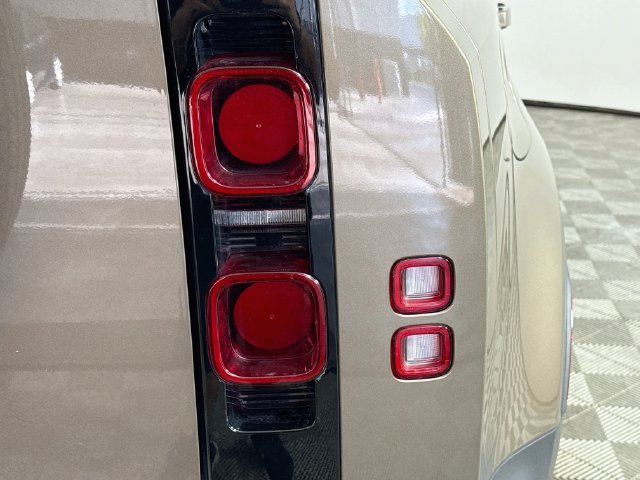 Used 2024 Land Rover Defender 110 S AWD/4WD image 33