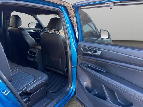 Used 2024 Volkswagen Atlas Cross Sport SEL Premium R-Line AWD/4WD image 17