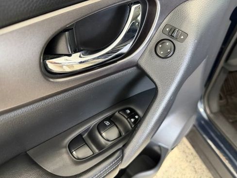 Used 2016 Nissan Rogue SV AWD/4WD image 9
