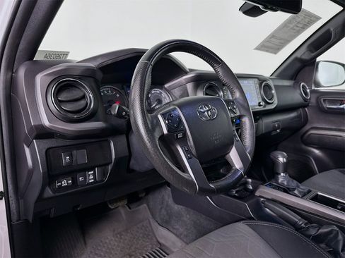 Certified 2022 Toyota Tacoma TRD Sport image 9