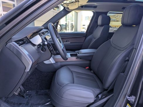 Used 2025 Land Rover Range Rover SE image 24