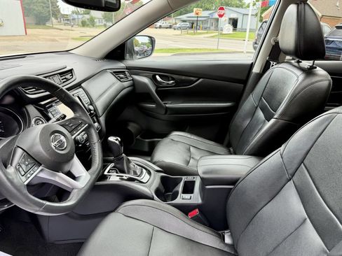 Used 2017 Nissan Rogue SL w/ SL Premium Package AWD/4WD image 10