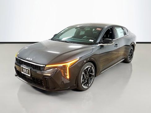 New 2025 Kia K4 GT-Line image 3