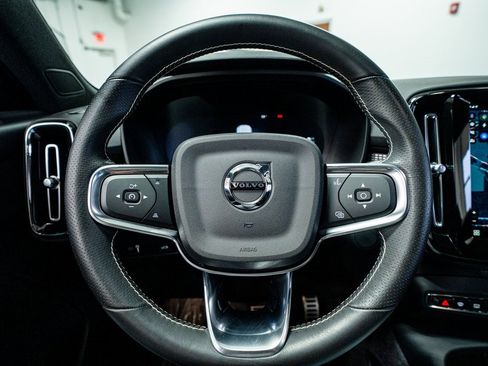 Used 2021 Volvo XC40 P8 Recharge w/ Advanced Package image 40