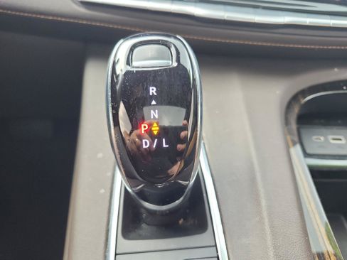 Used 2023 Cadillac Escalade Premium Luxury AWD/4WD image 22