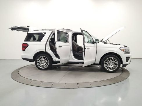 Used 2024 Ford Expedition Limited AWD/4WD image 16