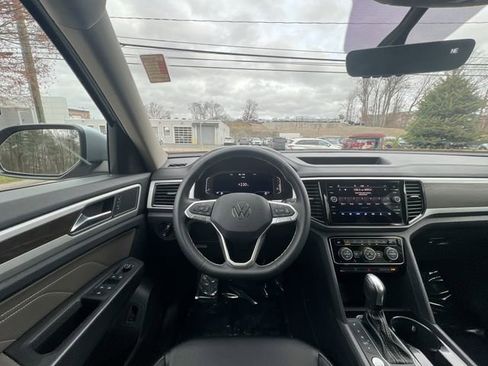 Certified 2023 Volkswagen Atlas SE image 14