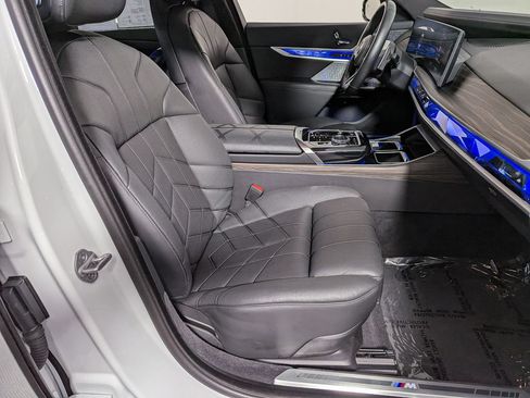 Certified 2024 BMW 760i xDrive AWD/4WD image 40