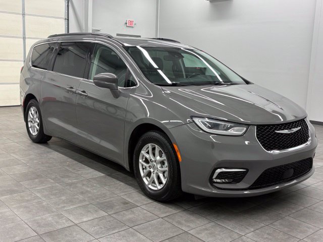 Used 2022 Chrysler Pacifica Touring-L FWD image 1