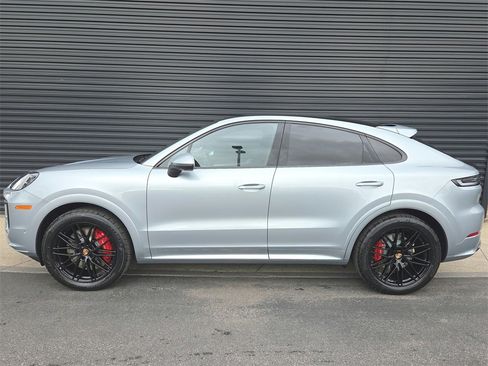 New 2026 Porsche Cayenne S image 2