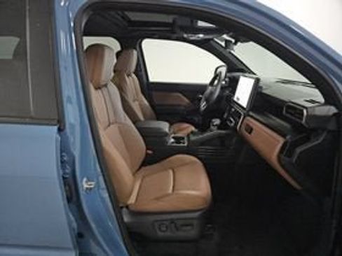 Used 2025 Toyota 4Runner Limited AWD/4WD image 7