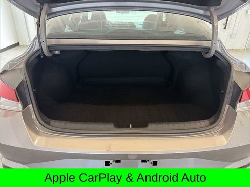 Used 2022 Hyundai Elantra SEL FWD image 11