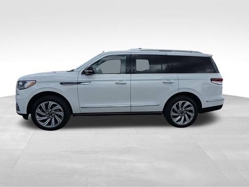 Used 2022 Lincoln Navigator Reserve RWD image 4