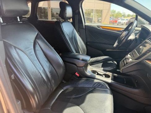 Used 2019 Lincoln MKC Select w/ Select Plus Package AWD/4WD image 8