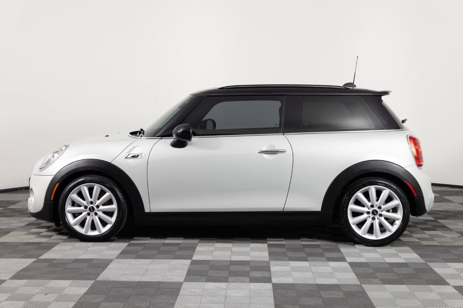 Used 2017 MINI Cooper S FWD image 3