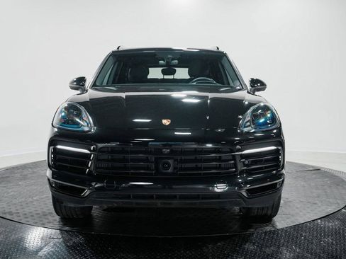 Used 2023 Porsche Cayenne w/ Premium Package image 2