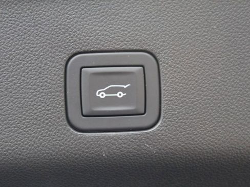 Used 2024 GMC Yukon Denali Ultimate AWD/4WD image 25