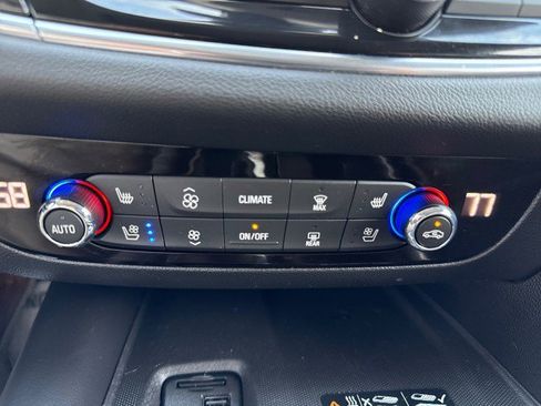 Used 2020 Buick Enclave Avenir w/ Avenir Technology Package AWD/4WD image 23