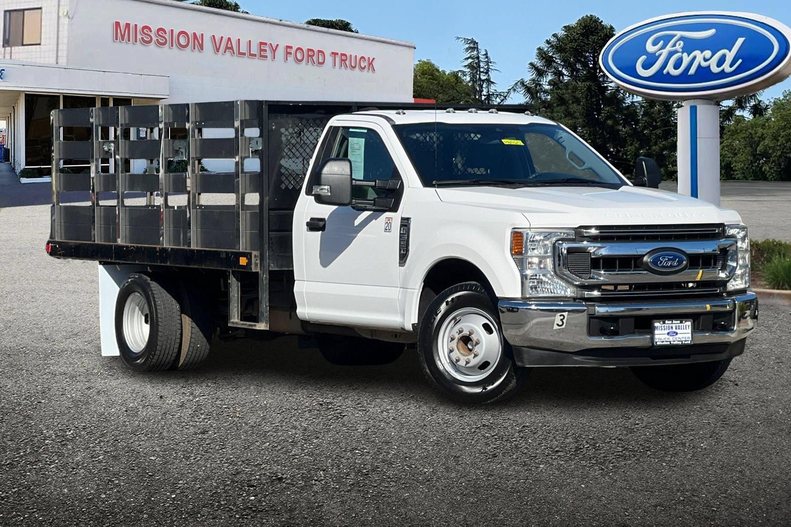 Used 2021 Ford F350 XLT RWD image 2