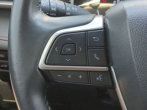 Used 2022 Toyota Highlander XSE image 32