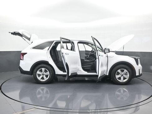 Used 2024 Kia Sorento LX image 71