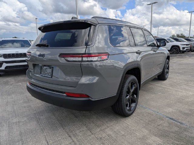 New 2027 Jeep Grand Cherokee Limited w/ Limited Altitude Package RWD image 4