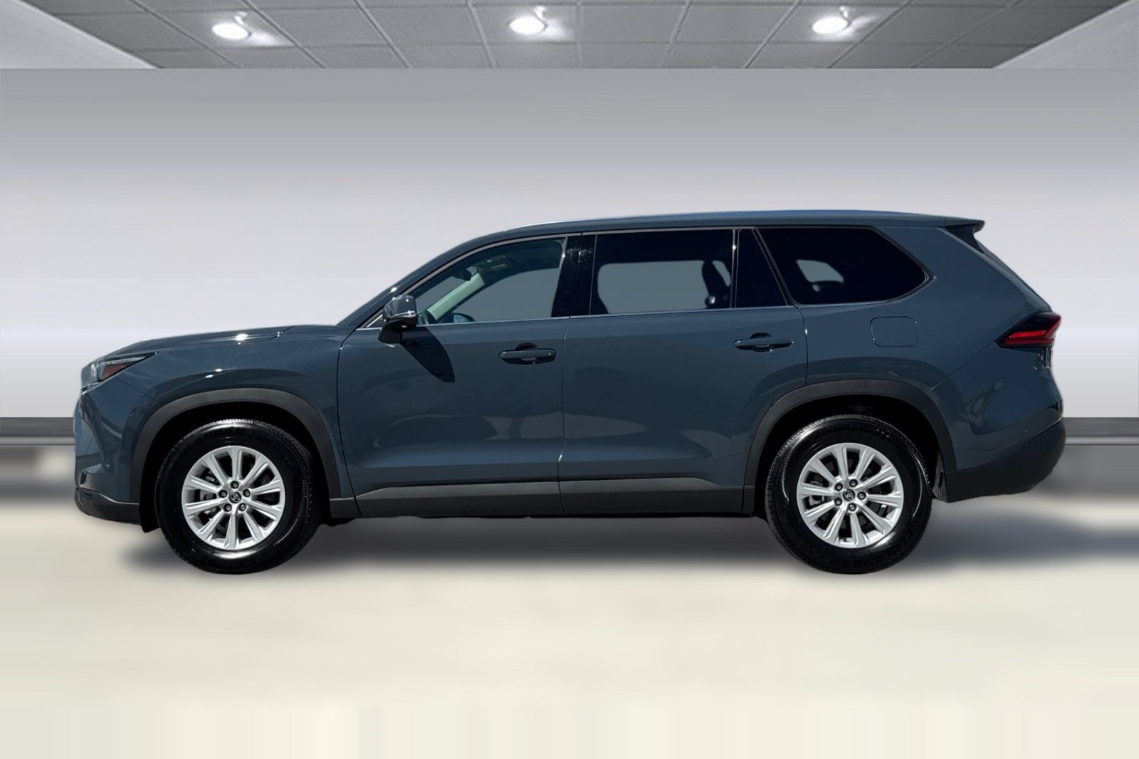Used 2026 Toyota Grand Highlander FWD image 2