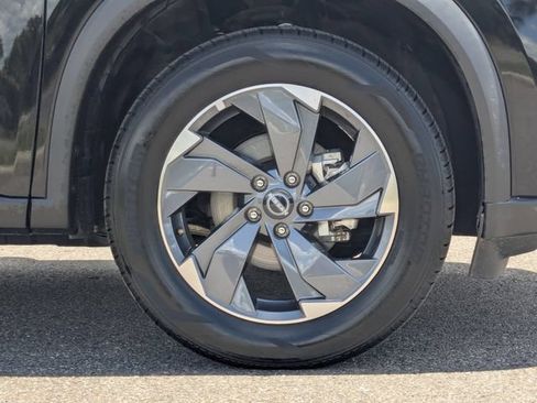 Used 2024 Nissan Rogue SV FWD image 12