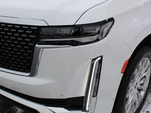 Used 2022 Cadillac Escalade Premium Luxury image 9