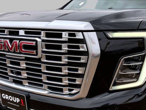 Used 2025 GMC Yukon XL Denali AWD/4WD image 30