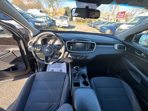 Used 2018 Kia Sorento LX Sport Utility 4D image 26